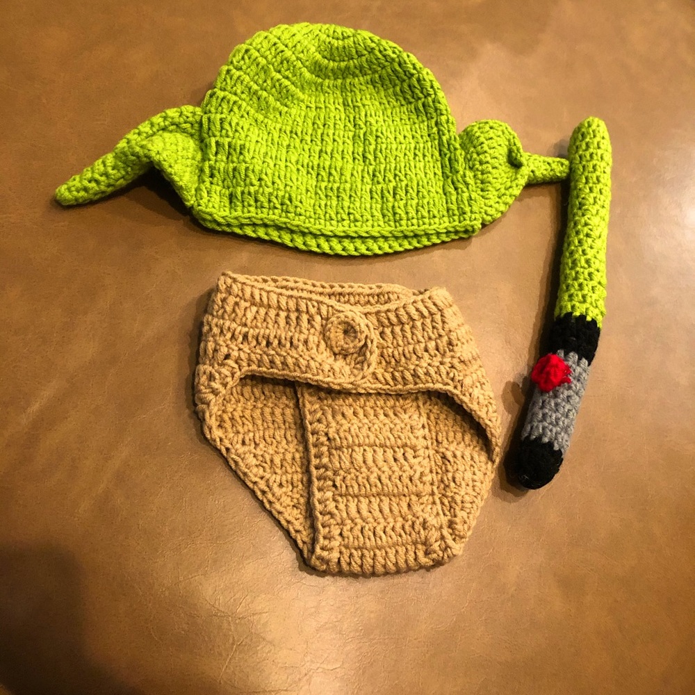 Yoda newborn photo outfit